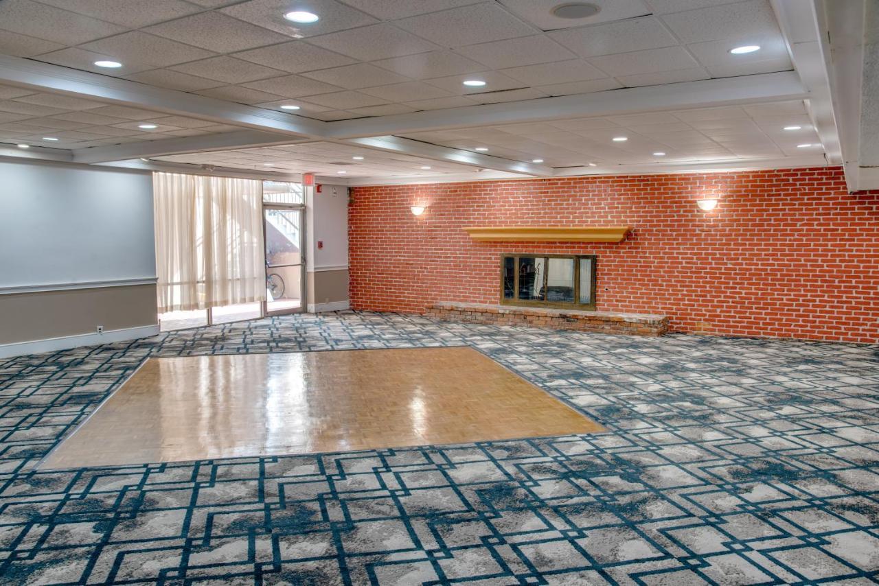 Days Inn By Wyndham St. Petersburg / Tampa Bay Area Pinellas Park Exterior photo